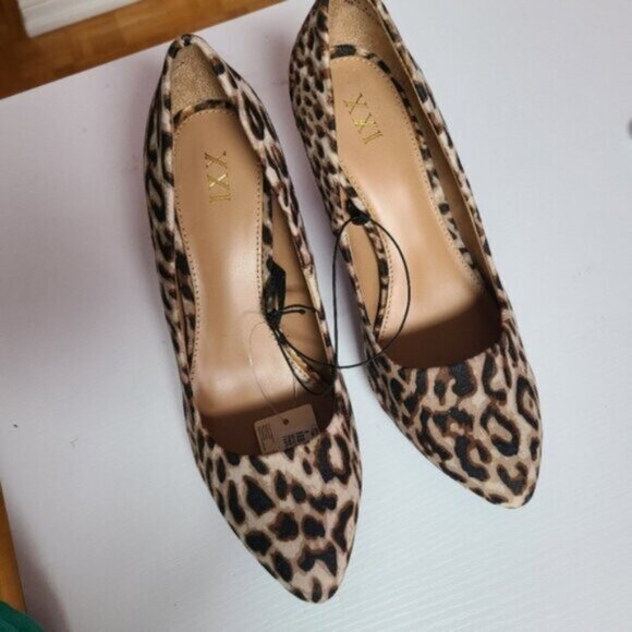NWT Forever 21 Pointy Toe Animal Print Leopard Print Heels size 6 - Picture 7 of 8
